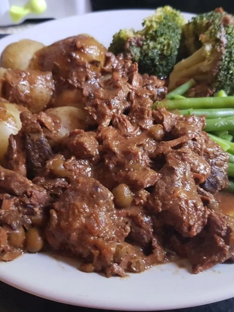 Easy Way Make Recipe Steak Onion and Veg in a gorgeous Gravy.😘 that is Awesome, Can Spoil the Tongue}