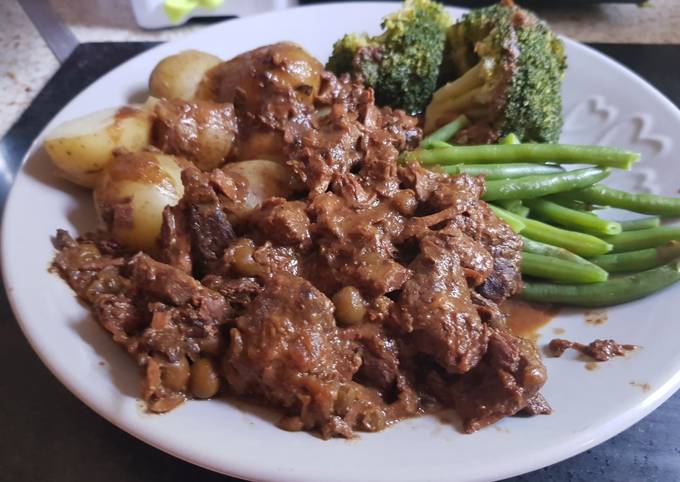 Simple Way to Make Perfect Steak Onion and Veg in a gorgeous Gravy.😘