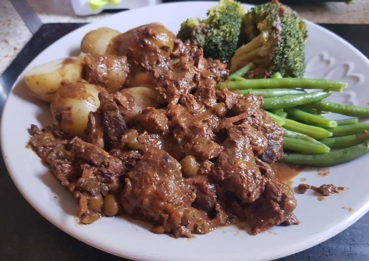 Simple Way to Prepare Any-night-of-the-week Steak Onion and Veg in a gorgeous Gravy.😘
