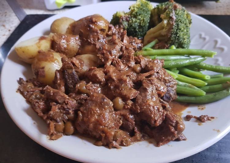 Steak Onion and Veg in a gorgeous Gravy.