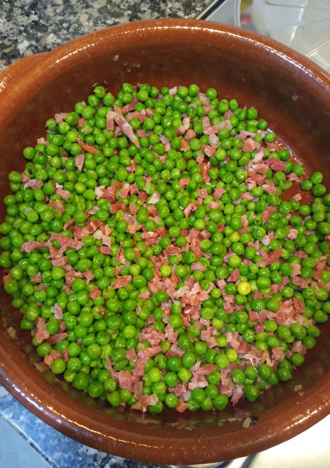 Una foto de Guisantes con jamón