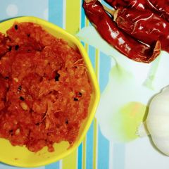 A picture of Spicy garlic chutney.
