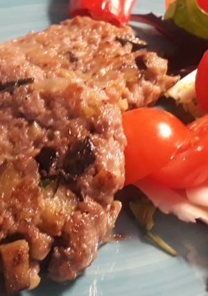 Foto principal de Hamburguesas de ternera, berenjena, calabacín y cebolla