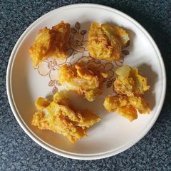A picture of Small Onion Bhaji's.