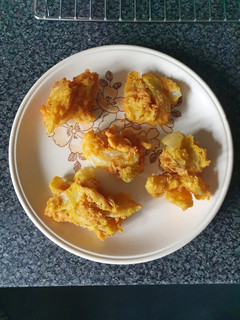 A picture of Small Onion Bhaji's.