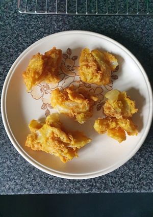 A picture of Small Onion Bhaji's.