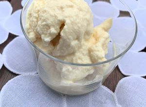 Une photo de Crème glacée à la cardamome