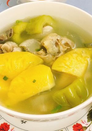 Hình của món Canh gà nấu khóm khổ qua.