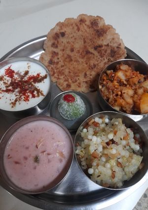 A picture of Upvas ki thali/ekadashi platter❤️🙏.