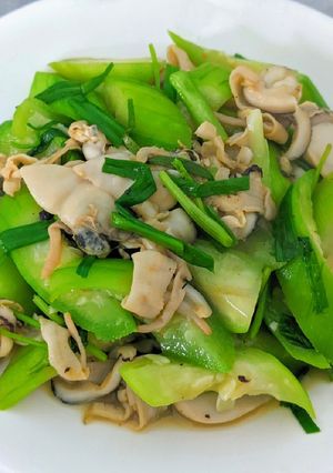 Hình của món Phởn xào mướp.