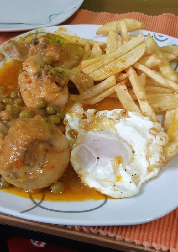 Una foto de Pollo en salsa