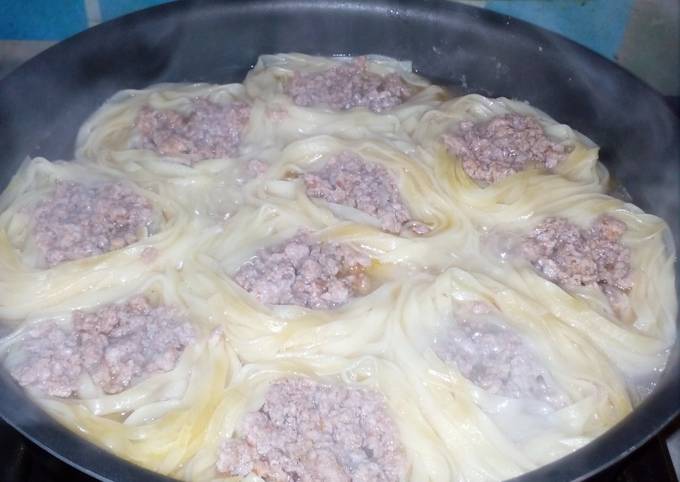 Гнезда из макарон с фаршем на сковороде - 7 рецептов с фото пошагово