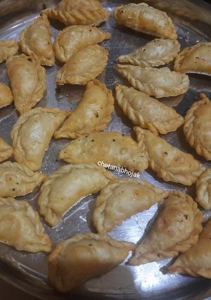 करंजी (Karanji Recipe In Marathi) रेसिपी चे मुख्य फोटो 