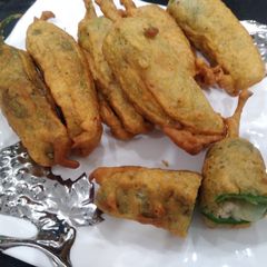 A picture of Stuffed chilli pakora.