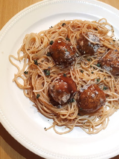 A picture of Blackbean balls served with spaghetti #veganrecipe.