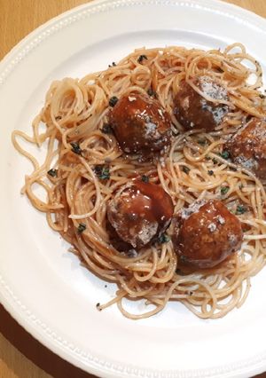 A picture of Blackbean balls served with spaghetti #veganrecipe.