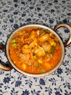 வெஜ் கடாய் மசாலா(veg kadai masala recipe in tamil) செய்முறை முக்கிய புகைப்படம்