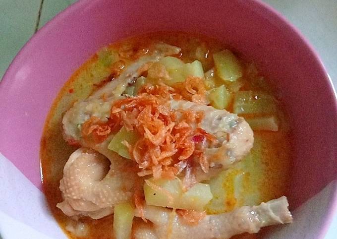 Bagaimana Membuat Lontong sayur kuah kare yang Enak