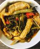 Lườn cá hồi om dưa cải muối