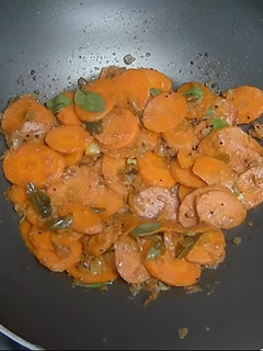 கேரட் வருவல் (Carrot varuval Recipe in Tamil) செய்முறை முக்கிய புகைப்படம்
