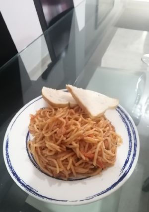 Una foto de Espaguetis en salsa de tomate