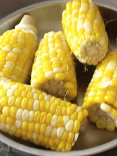 A picture of Corn cobs.