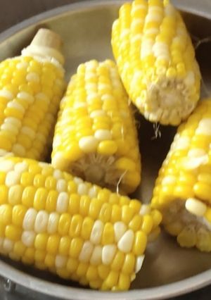 A picture of Corn cobs.