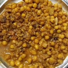 A picture of Yellow peas ghoogni.