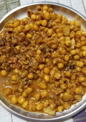 A picture of Yellow peas ghoogni.