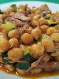 Garbanzos con pato y verduras