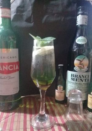 Una foto de Hora del brindis!!! Caricias de besos!!💋💋💋
