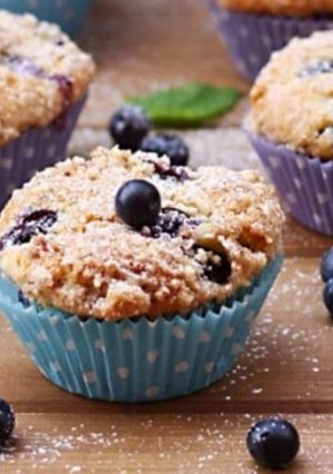 Zdjęcie przepisu Muffinki jagodowe z kruszonką.