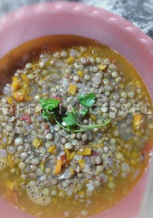 Una foto de Sopa de lentejas