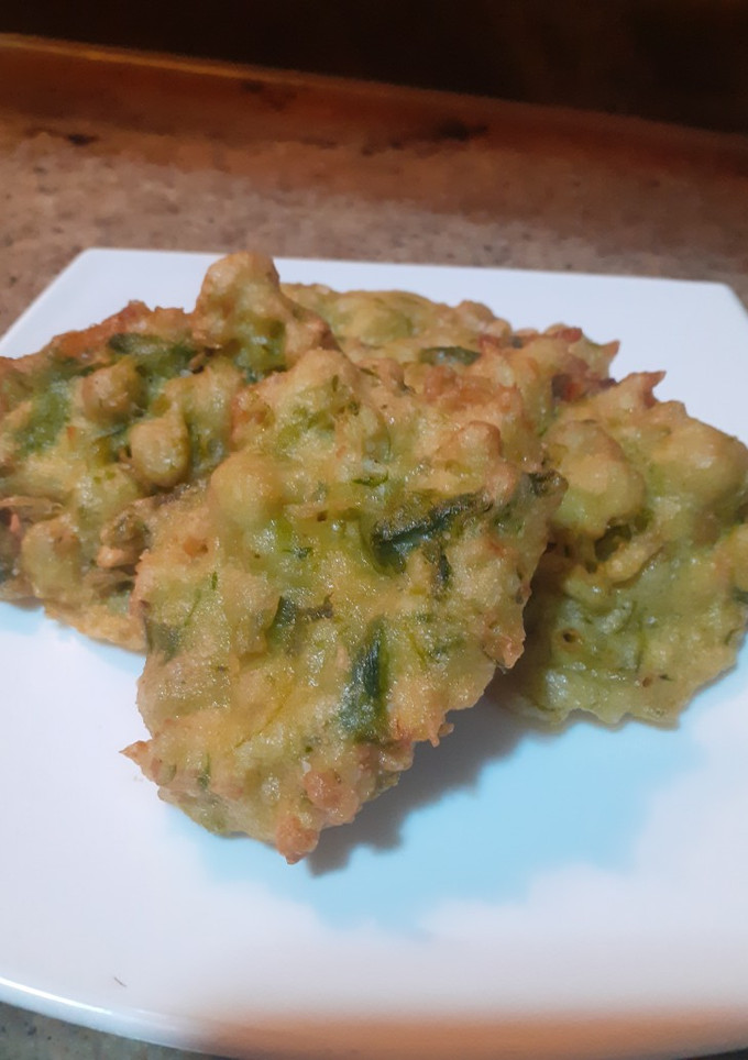 Una foto de Tortitas de espárragos y coliflor