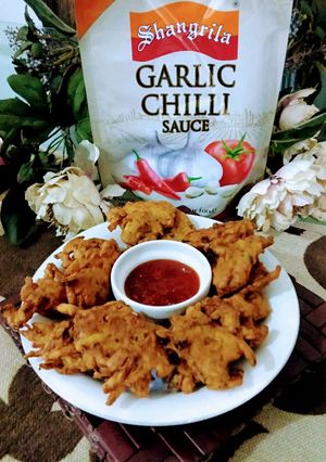 A picture of Onion, Potato mix Pakoray.