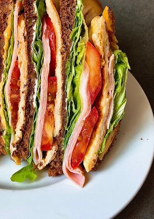 Hình của món Sandwich Ngàn Lớp Đủ Dinh Dưỡng Cho Bữa Sáng.
