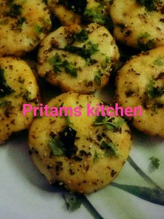 सूजी की ब्रेड इडली (Suji Ki Bread Idli recipe in HIndi) रेसिपी मुख्य फोटो