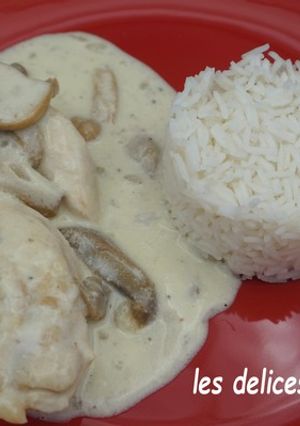Une photo de Aiguillettes de poulet aux champignons et sauce yaourt citron