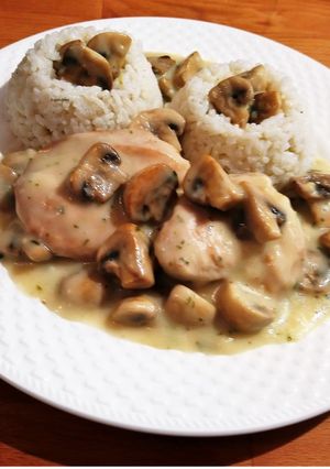 Tejszínes gombás pulykamedalion recept fotója