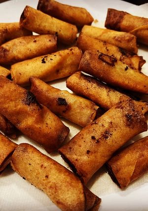 A picture of Filipino Lumpia Shanghai.