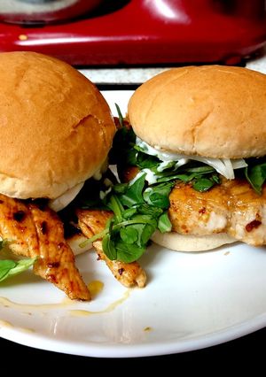 A picture of My fried Salt and Pepper seasoned Chicken on a bun. 🥰🥰🥰.