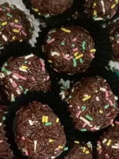 Foto resep Bola Coklat Pelangi