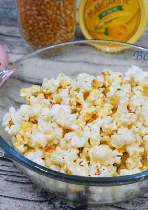 Hình của món Bắp Rang Bơ bằng Lò Vi Sóng.