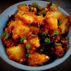 A picture of Potato Peas Spicy Fry.