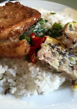 Hình của món Cơm sườn chả.