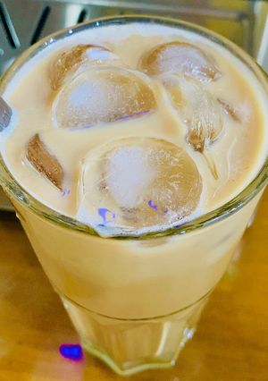 Hình của món Vào bếp cùng con: cà phê sữa tươi và cà phê kem muối.
