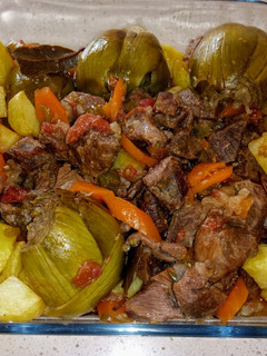 Una foto de Corzo en salsa con verduras
