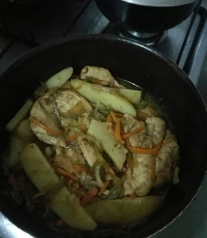 Una foto de Pollo con verduritas