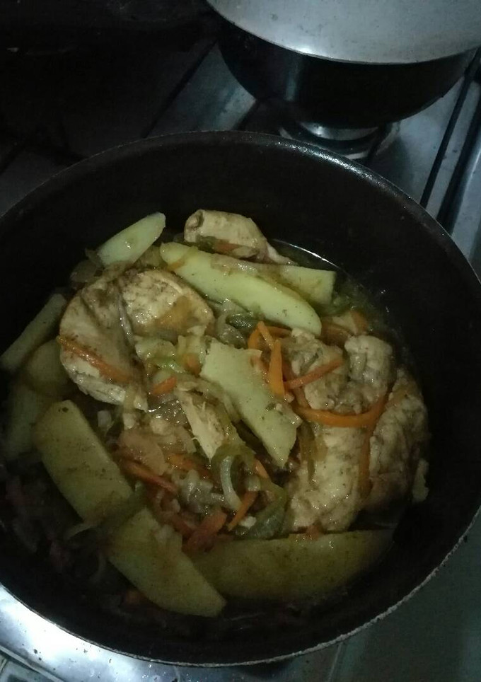 Una foto de Pollo con verduritas