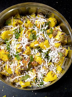 ડબલ તડકા ખાંડવી (Double Tadka Khandvi Recipe In Gujarati) રેસીપી મુખ્ય ફોટો